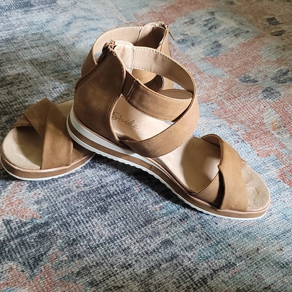 Lifestride Velocity 20 Sandle 9.5 wide - Picture 1 of 6